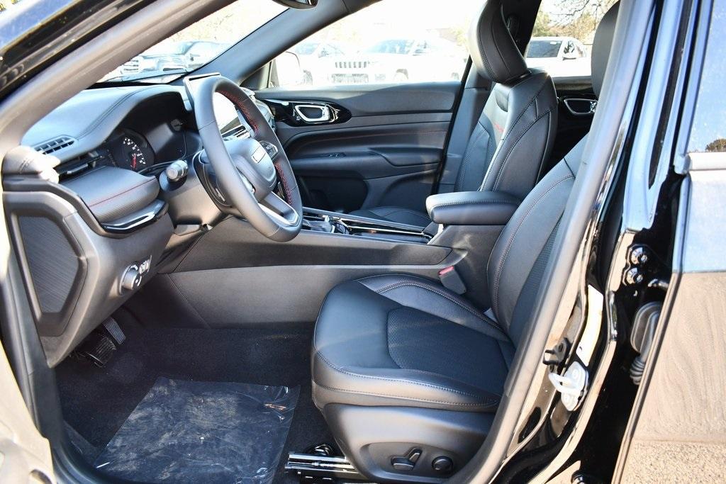 new 2024 Jeep Compass car, priced at $33,898