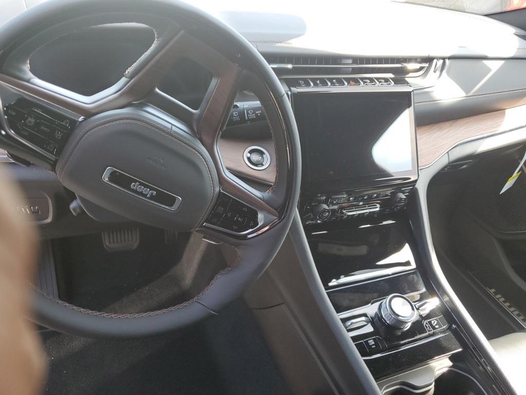 new 2025 Jeep Grand Cherokee car, priced at $56,086