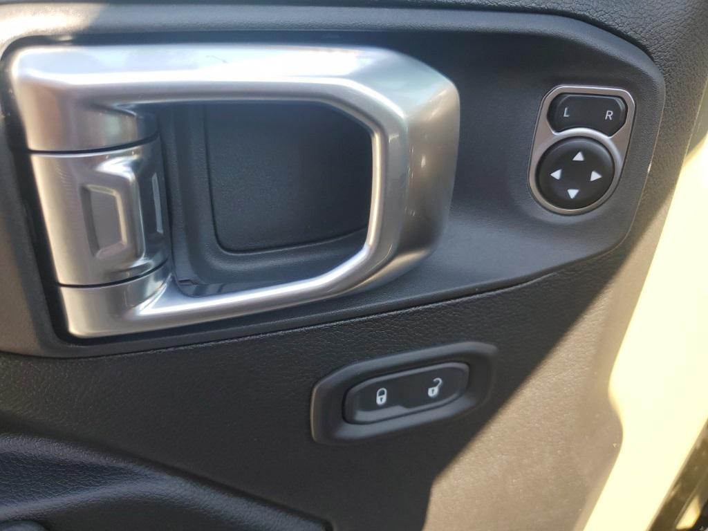 new 2025 Jeep Wrangler car, priced at $52,112