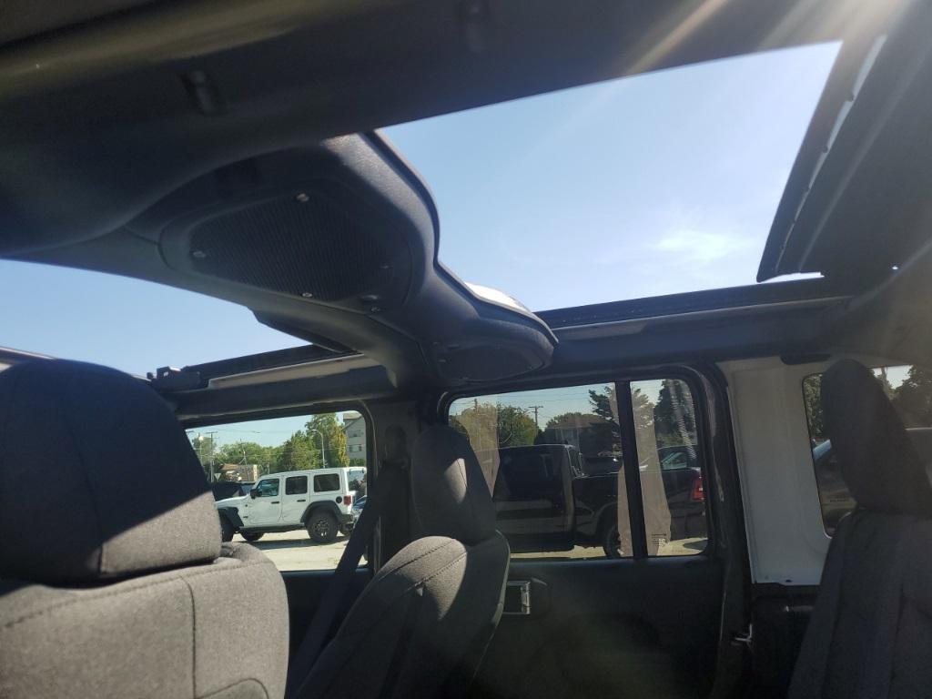 new 2025 Jeep Wrangler car, priced at $52,112