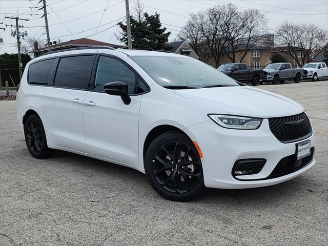 new 2024 Chrysler Pacifica car, priced at $40,478