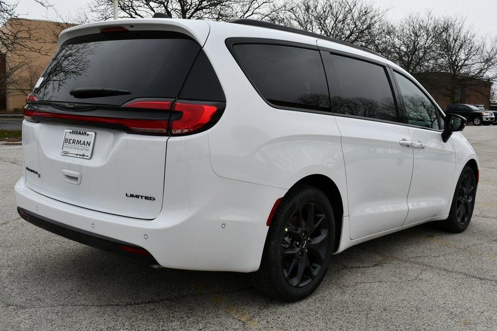 new 2024 Chrysler Pacifica car, priced at $47,932