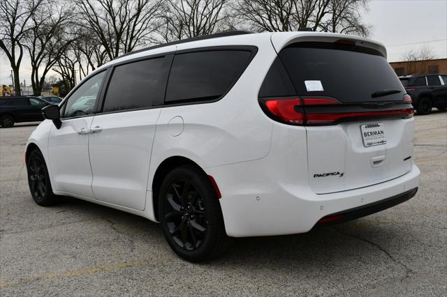 new 2024 Chrysler Pacifica car, priced at $40,978