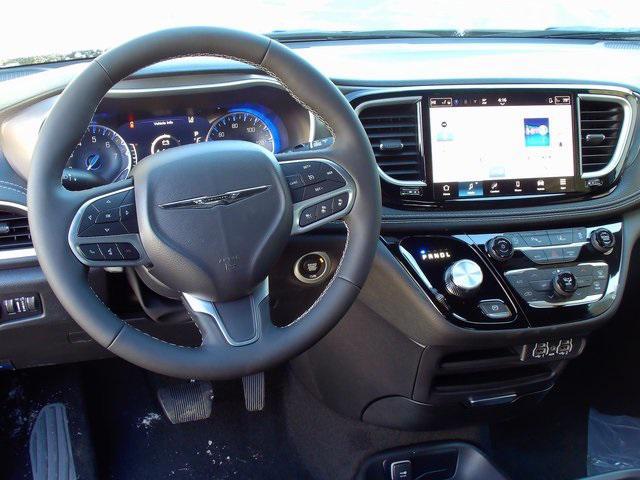 new 2025 Chrysler Pacifica car, priced at $44,635