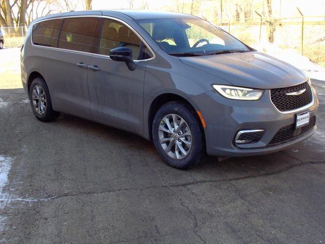 new 2025 Chrysler Pacifica car, priced at $44,635