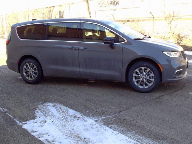 new 2025 Chrysler Pacifica car, priced at $44,635