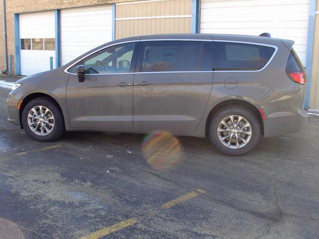 new 2025 Chrysler Pacifica car, priced at $44,635