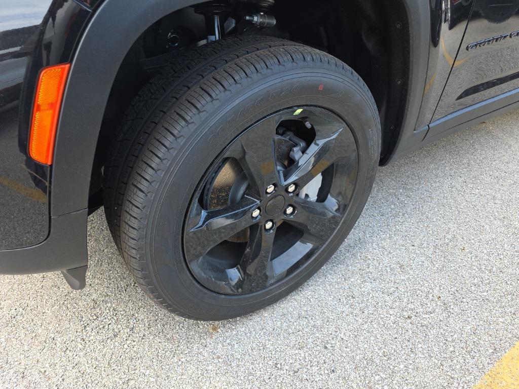 new 2025 Jeep Grand Cherokee car, priced at $52,189