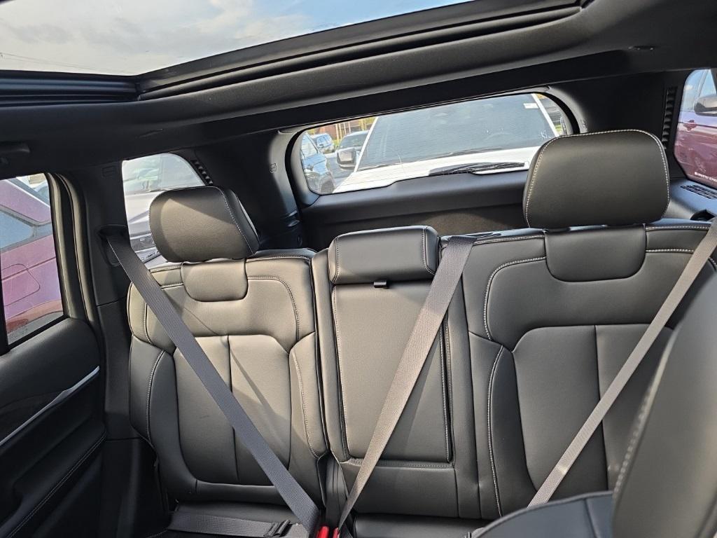 new 2025 Jeep Grand Cherokee car, priced at $52,189