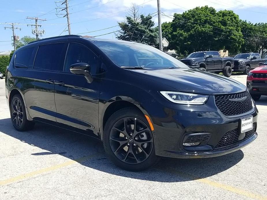 new 2024 Chrysler Pacifica car, priced at $46,432