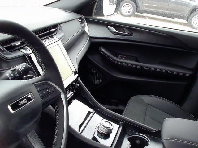 new 2025 Jeep Grand Cherokee car, priced at $38,877