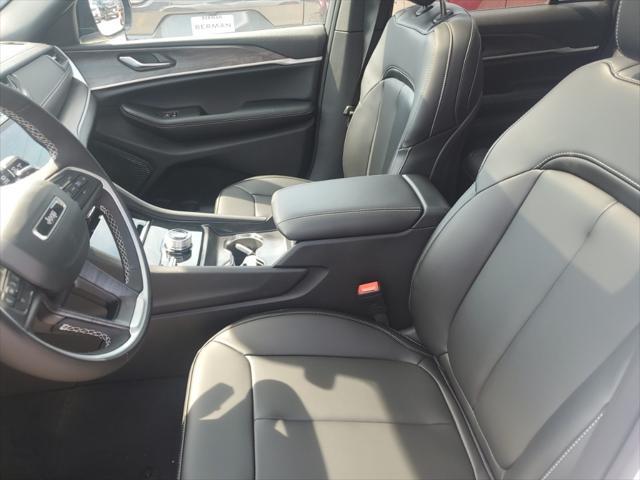 new 2025 Jeep Grand Cherokee car, priced at $44,105