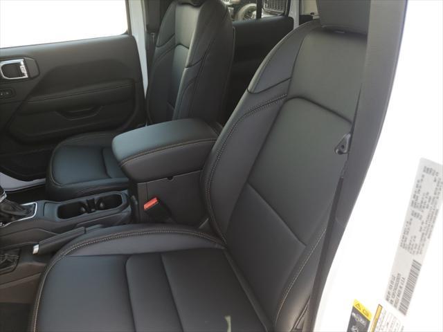 new 2025 Jeep Gladiator car, priced at $39,858