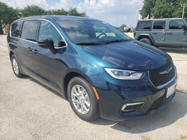 new 2025 Chrysler Pacifica car, priced at $40,899
