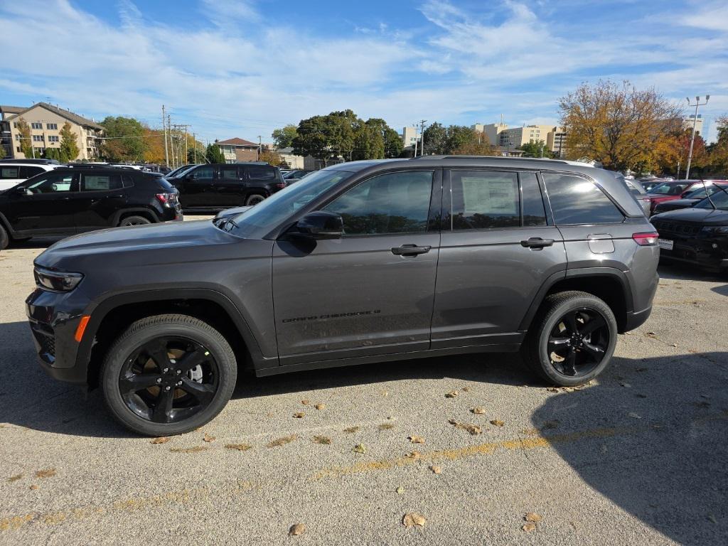 new 2025 Jeep Grand Cherokee car, priced at $45,842