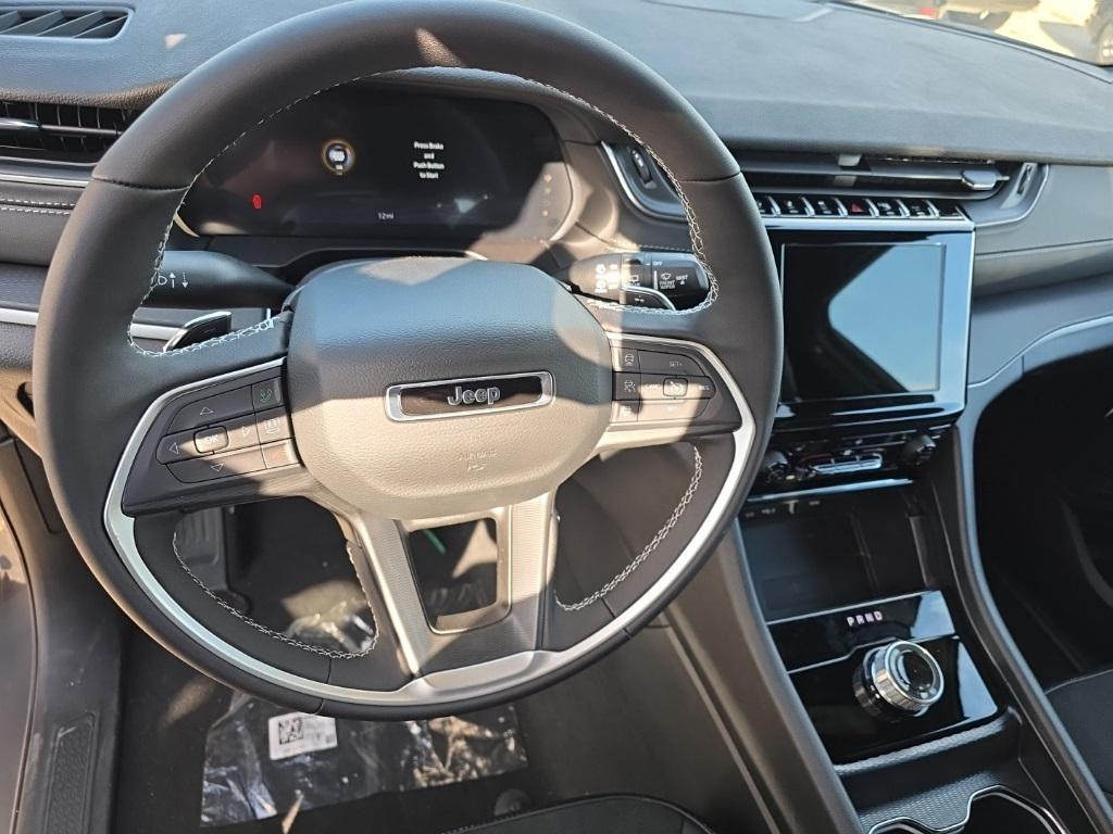 new 2025 Jeep Grand Cherokee car, priced at $45,842