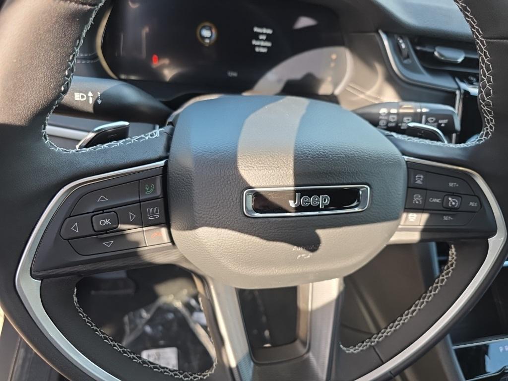 new 2025 Jeep Grand Cherokee car, priced at $45,842