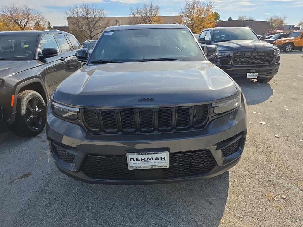 new 2025 Jeep Grand Cherokee car, priced at $45,842