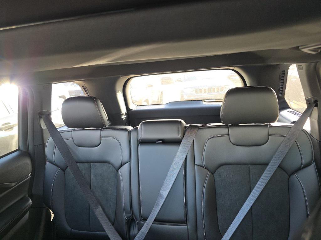 new 2025 Jeep Grand Cherokee car, priced at $45,842