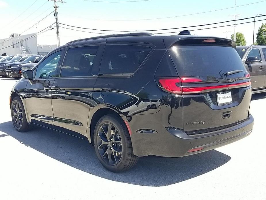 new 2024 Chrysler Pacifica car, priced at $43,589