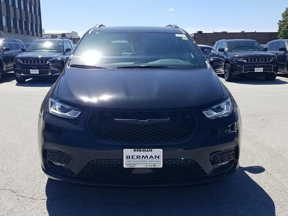 new 2024 Chrysler Pacifica car, priced at $43,589