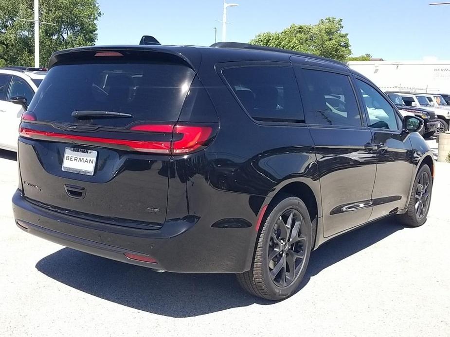 new 2024 Chrysler Pacifica car, priced at $43,589