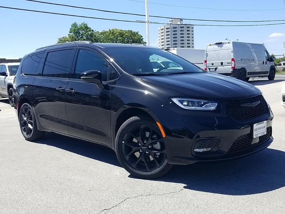 new 2024 Chrysler Pacifica car, priced at $43,589