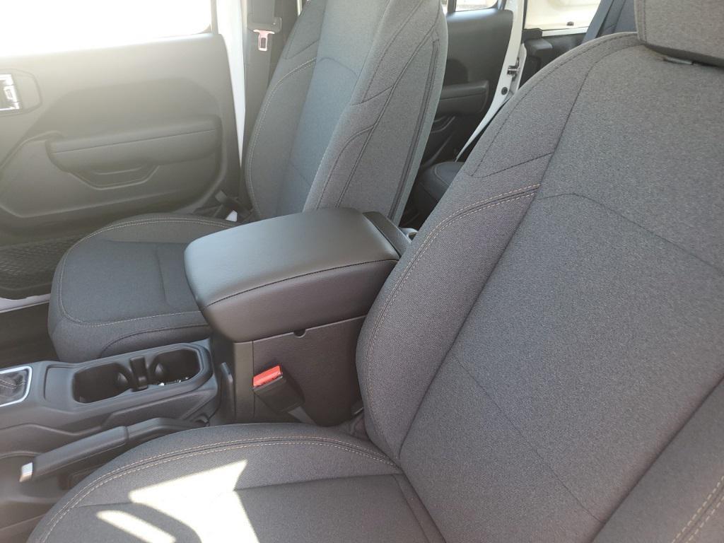 new 2025 Jeep Wrangler car, priced at $36,934