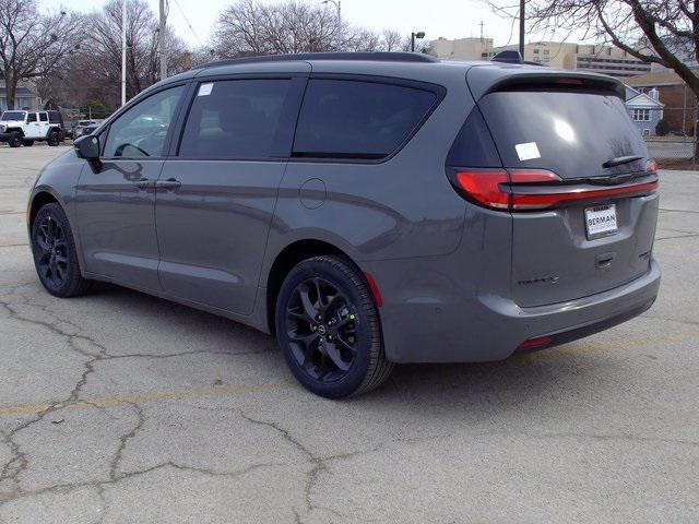 new 2025 Chrysler Pacifica car, priced at $52,630