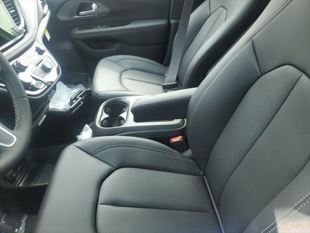 new 2025 Chrysler Pacifica car, priced at $45,846