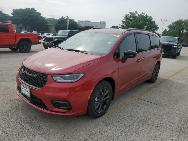 new 2025 Chrysler Pacifica car, priced at $45,846