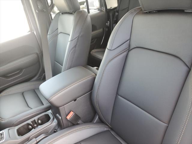 new 2025 Jeep Gladiator car, priced at $40,417