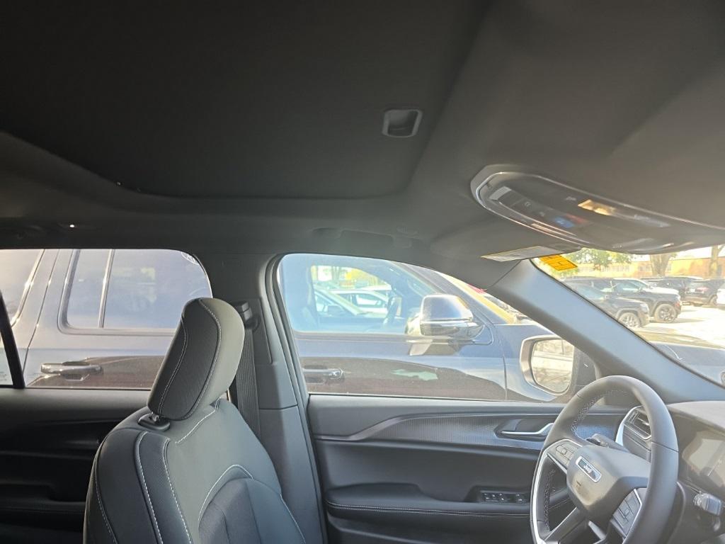 new 2025 Jeep Grand Cherokee car, priced at $42,840