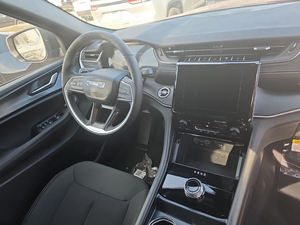 new 2025 Jeep Grand Cherokee car, priced at $42,840