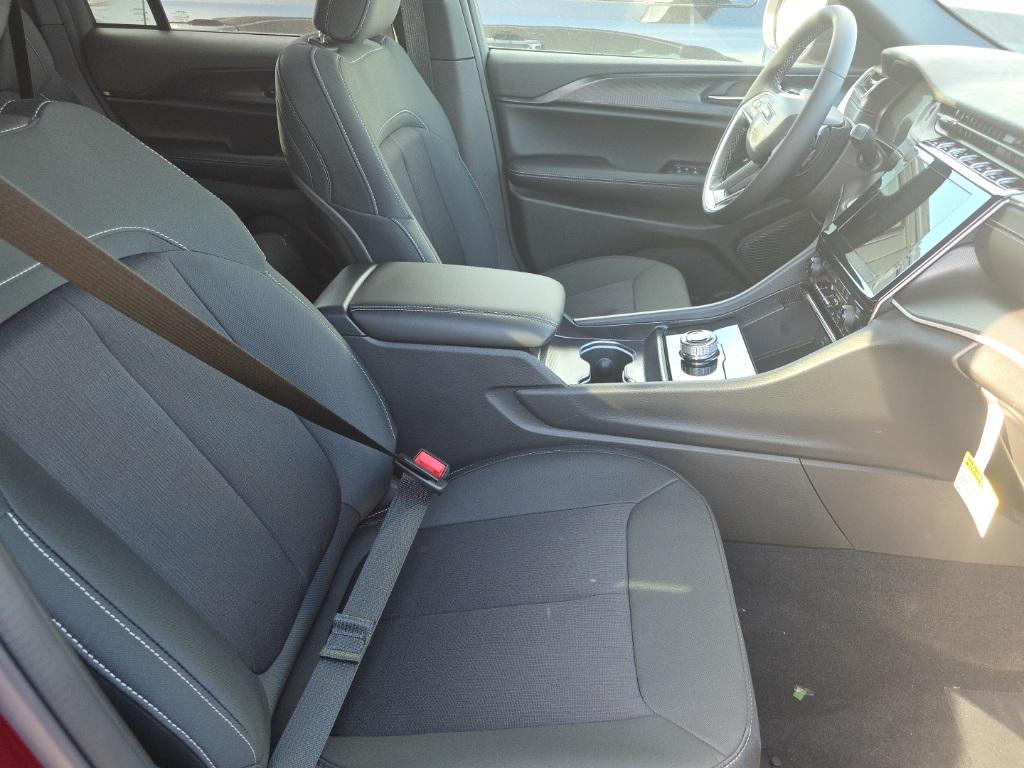 new 2025 Jeep Grand Cherokee car, priced at $42,840