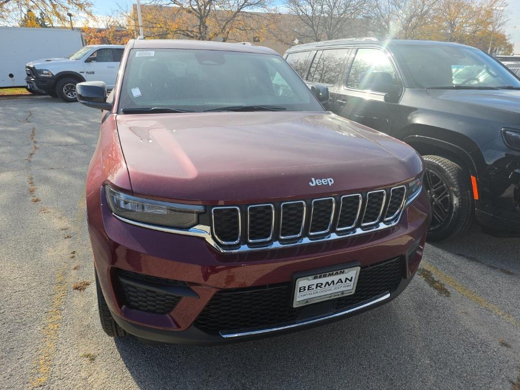 new 2025 Jeep Grand Cherokee car, priced at $42,840