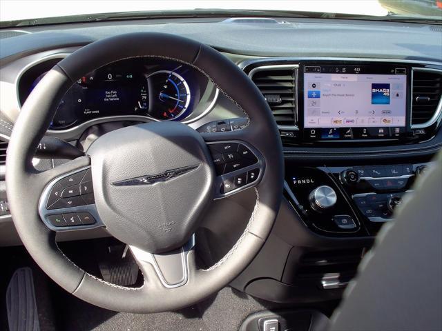 new 2025 Chrysler Pacifica Hybrid car, priced at $46,530