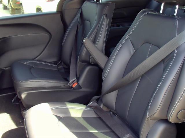 new 2025 Chrysler Pacifica Hybrid car, priced at $46,530