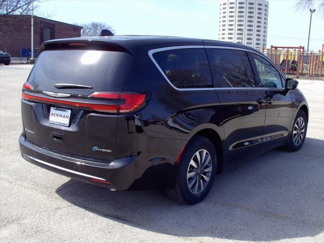 new 2025 Chrysler Pacifica Hybrid car, priced at $46,530