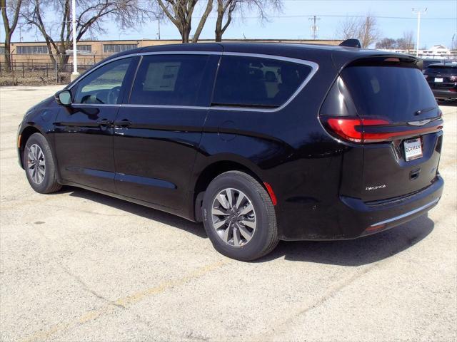 new 2025 Chrysler Pacifica Hybrid car, priced at $46,530