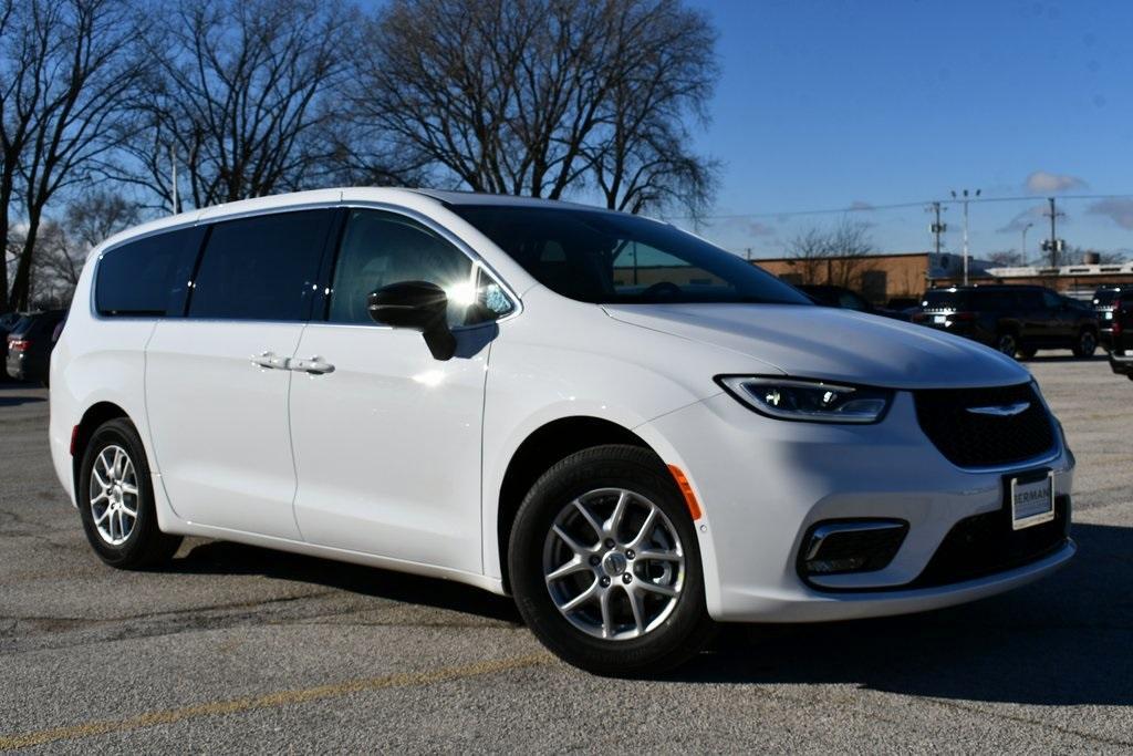 new 2024 Chrysler Pacifica car, priced at $42,890