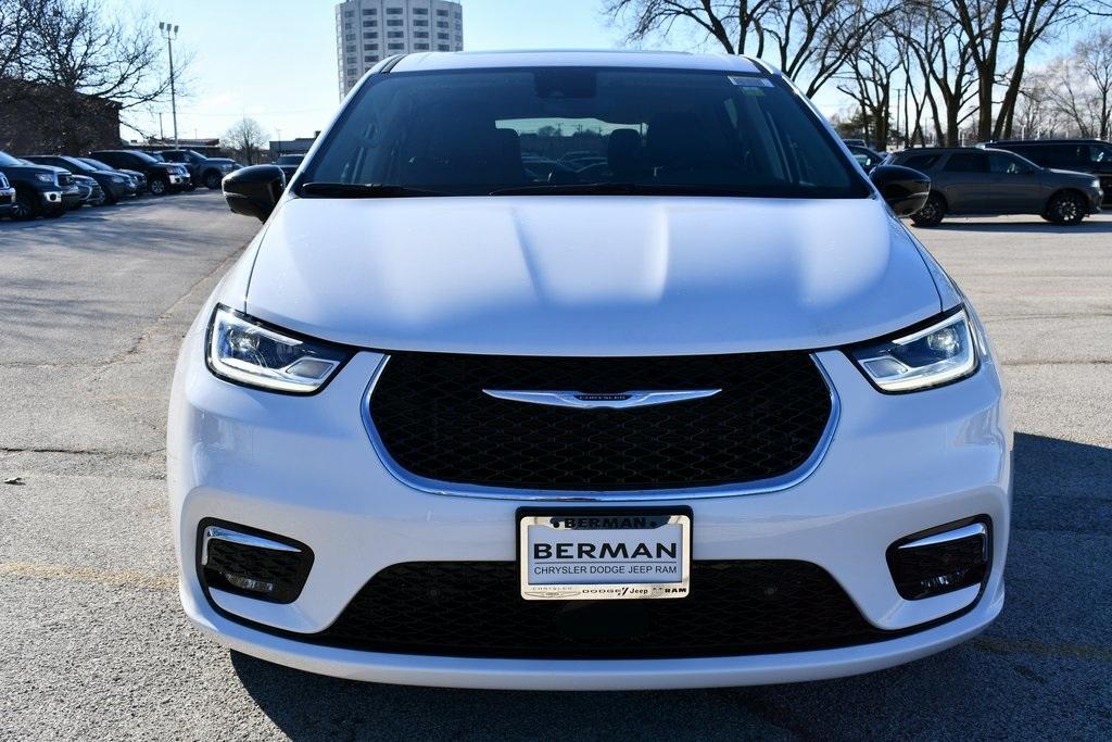 new 2024 Chrysler Pacifica car, priced at $42,890