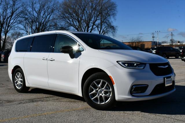 new 2024 Chrysler Pacifica car, priced at $41,640