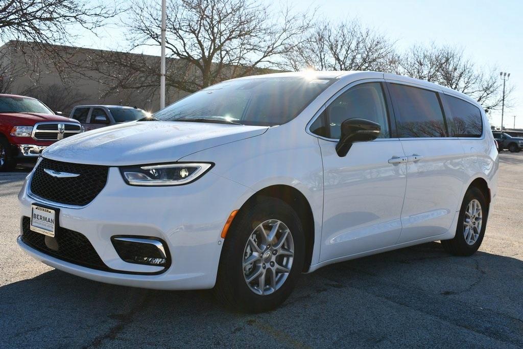 new 2024 Chrysler Pacifica car, priced at $42,890