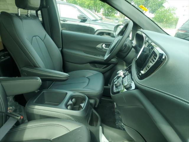new 2025 Chrysler Pacifica car, priced at $46,852