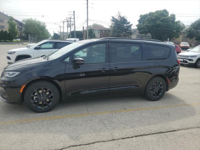 new 2025 Chrysler Pacifica car, priced at $46,852