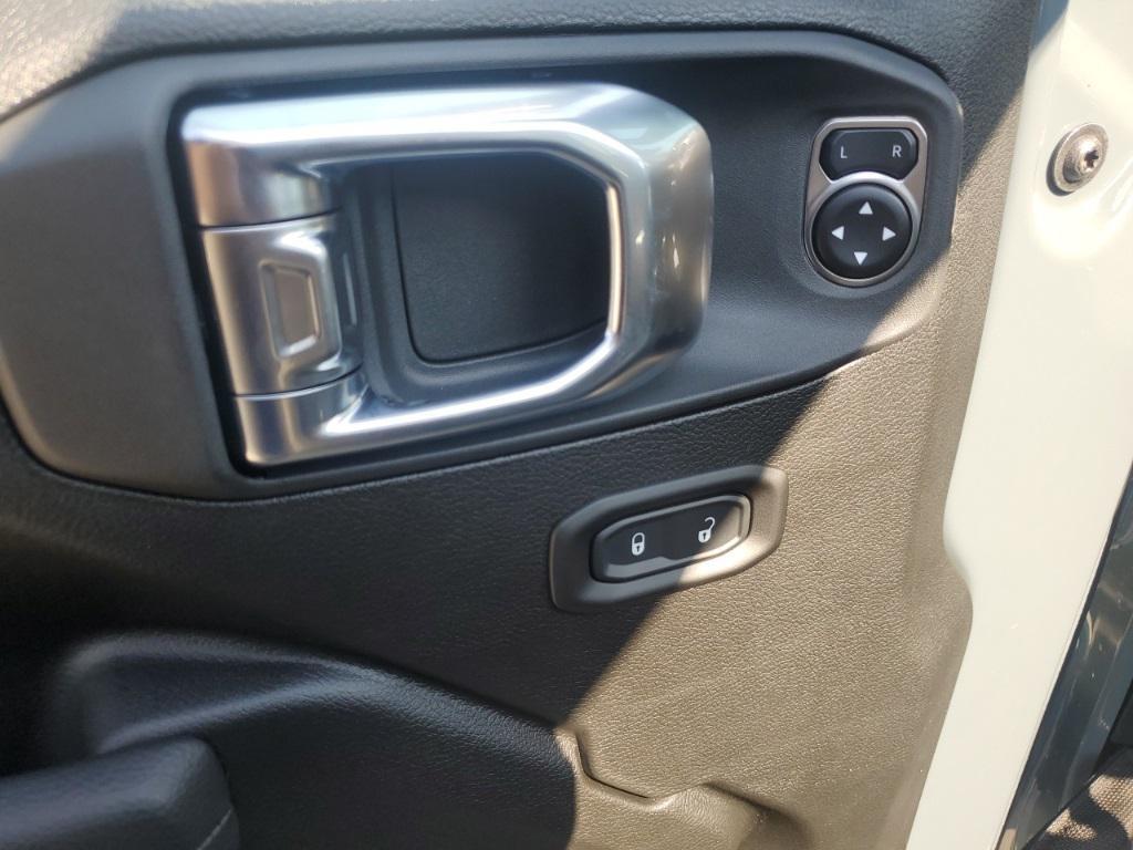 new 2025 Jeep Wrangler car, priced at $52,112
