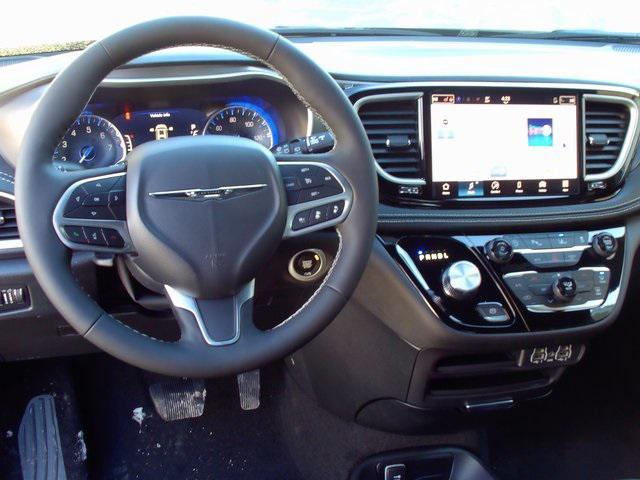 new 2025 Chrysler Pacifica car, priced at $44,140