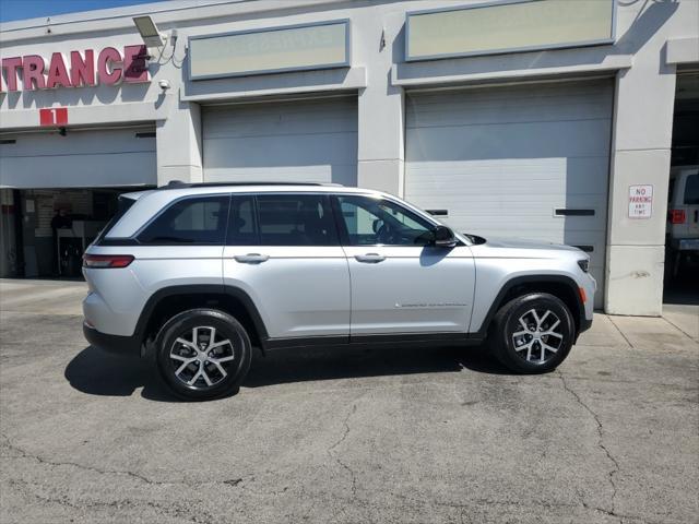 new 2025 Jeep Grand Cherokee car, priced at $40,956
