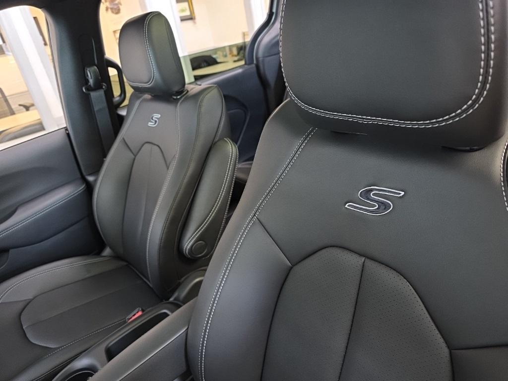 new 2026 Chrysler Pacifica car, priced at $47,161